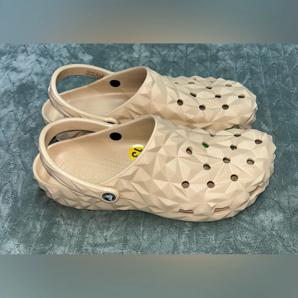 Crocs Classic Geometric Clog Men’s Size 13 - Picture 3 of 8